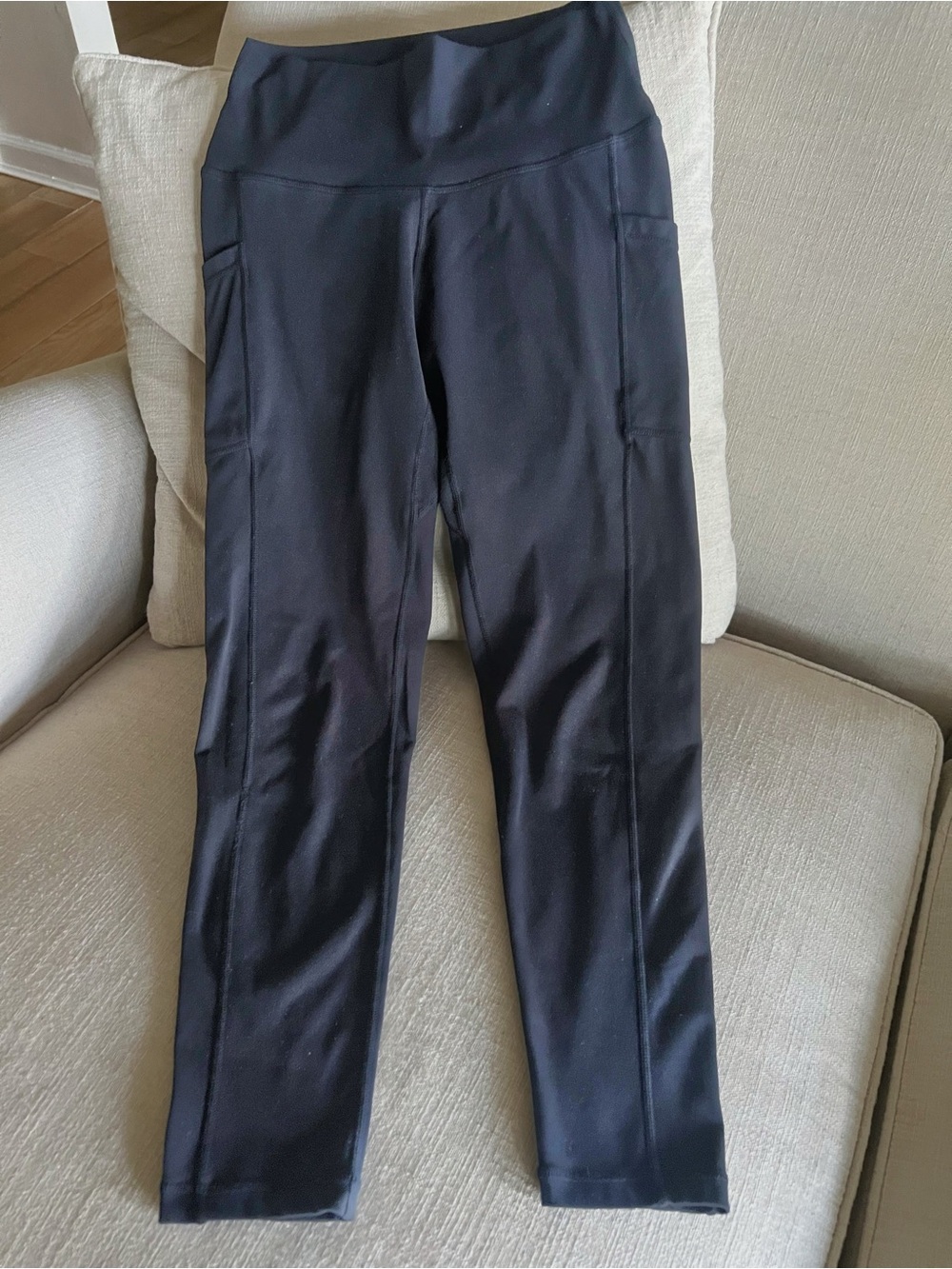 High-Rise Black Performance Leggings with Side Panel Pockets